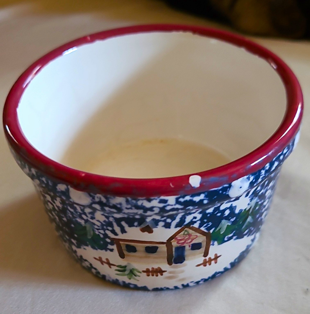 The Cook's Bazaar Collection "The Holiday Lodge" Blue/White Spongeware Bowl